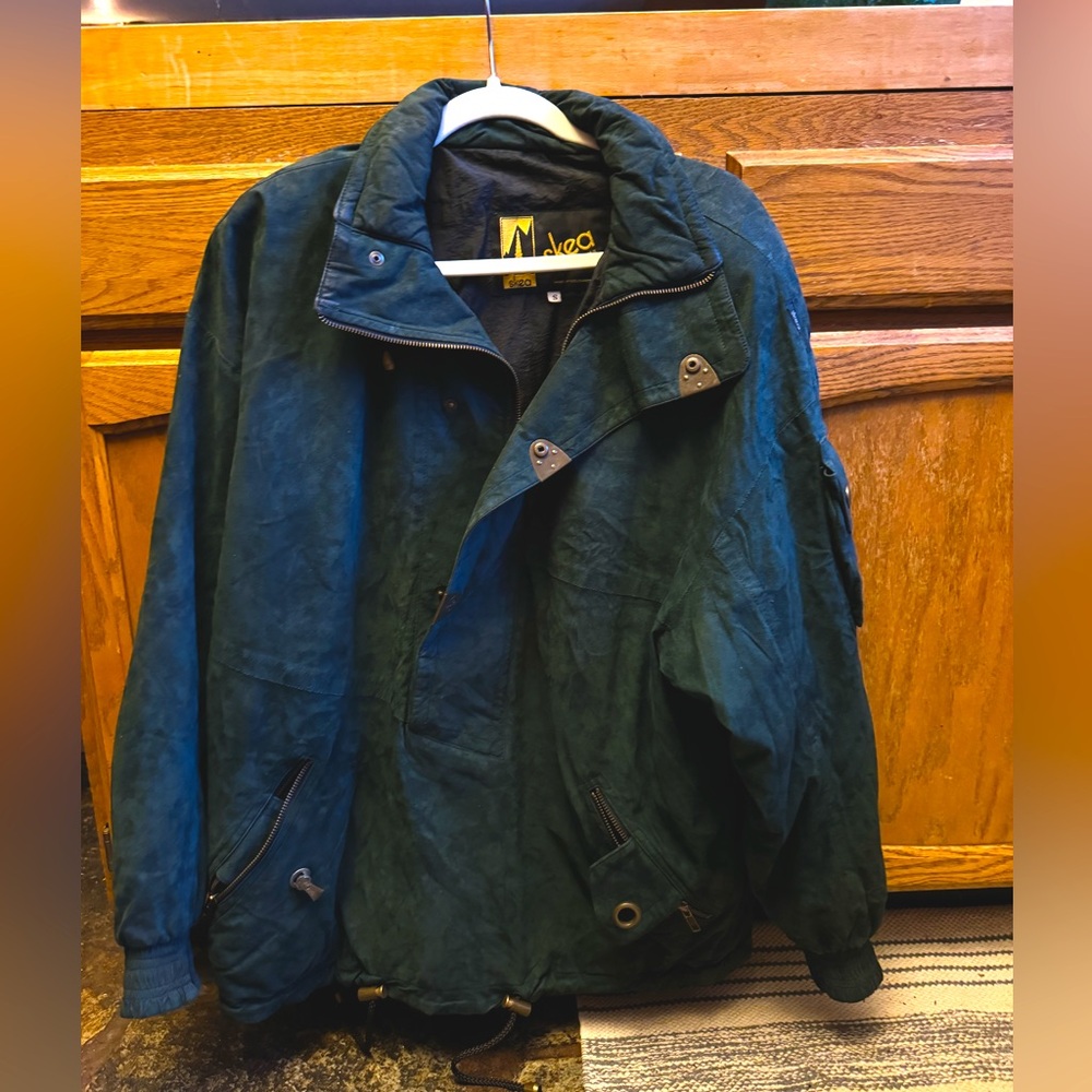 VINTAGE Skea Paris / Vail. Size Small. Emerald in color. Shoulder pads. BEAUTY.
